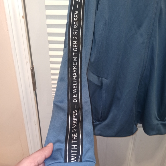 Adidas full zip up windbreaker jacket - Picture 4 of 15